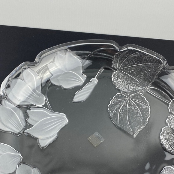 Crystal Clear Clarissa Platter 14" Round Frosted Tulips - Picture 9 of 11